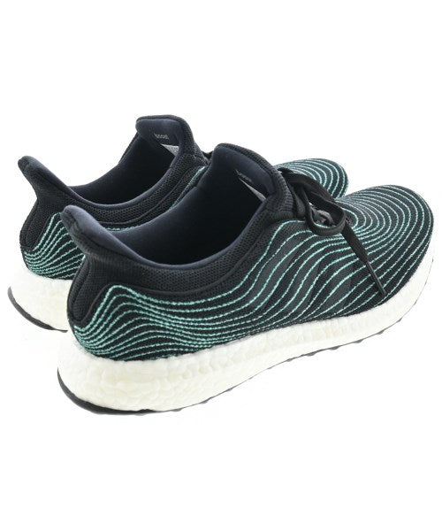 adidas 運動鞋