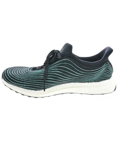 adidas 運動鞋