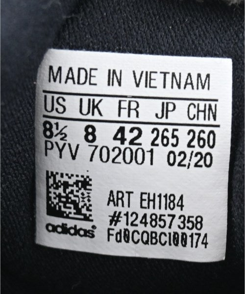 adidas 運動鞋