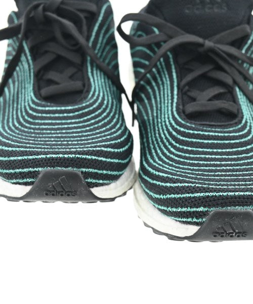 adidas 運動鞋