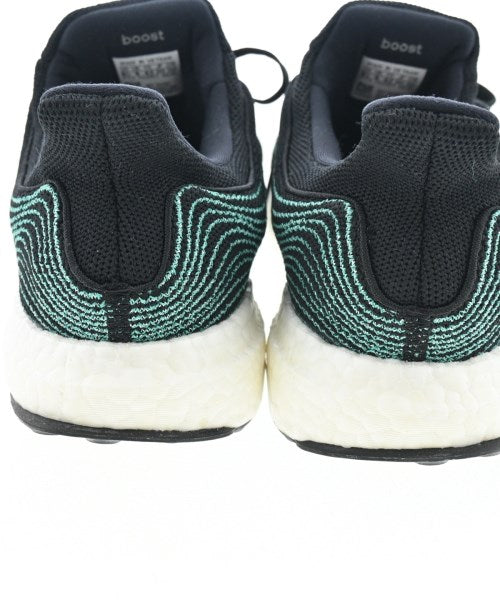 adidas 運動鞋