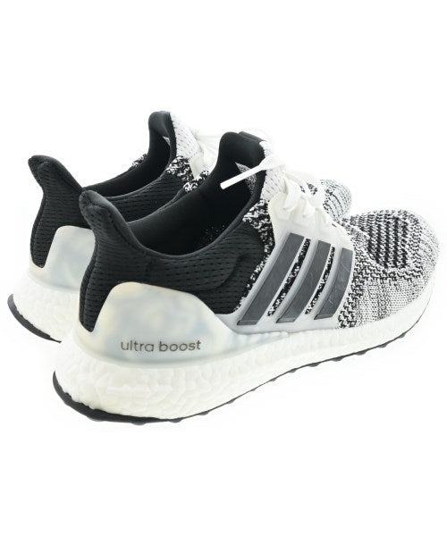 adidas 運動鞋