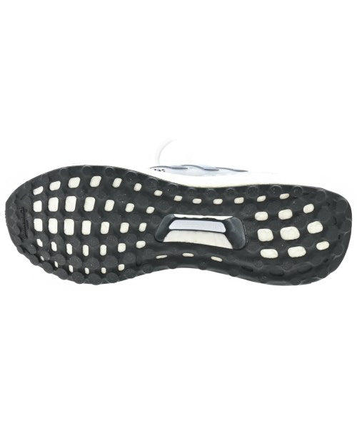 adidas 運動鞋