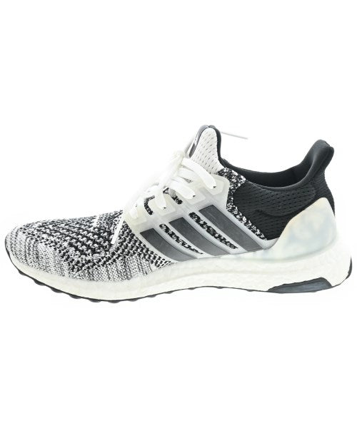 adidas 運動鞋