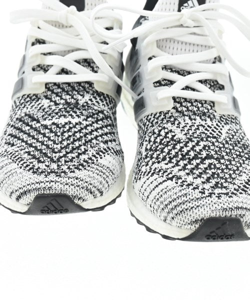 adidas 運動鞋