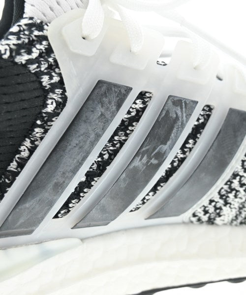 adidas 運動鞋