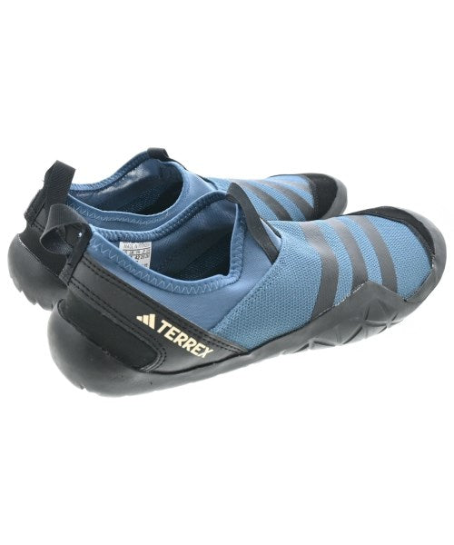 adidas 運動鞋