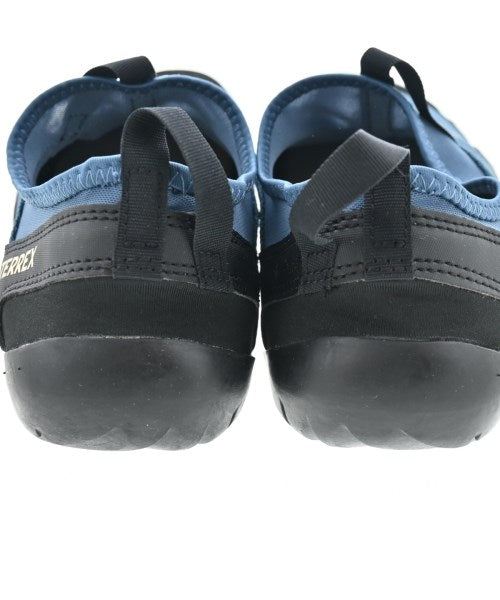 adidas 運動鞋