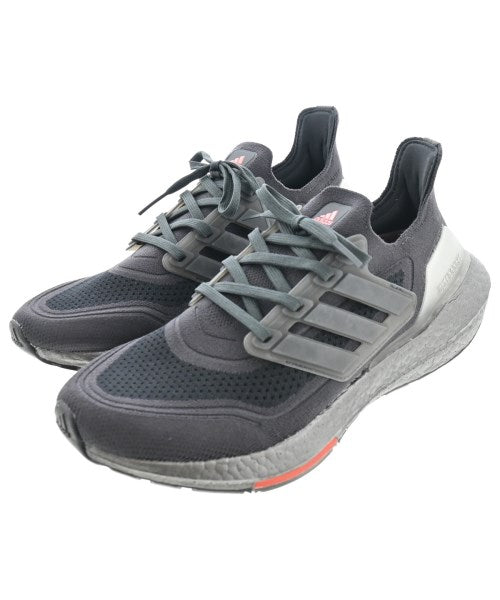 adidas 運動鞋