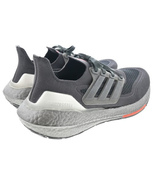 adidas 運動鞋