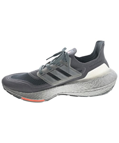 adidas 運動鞋