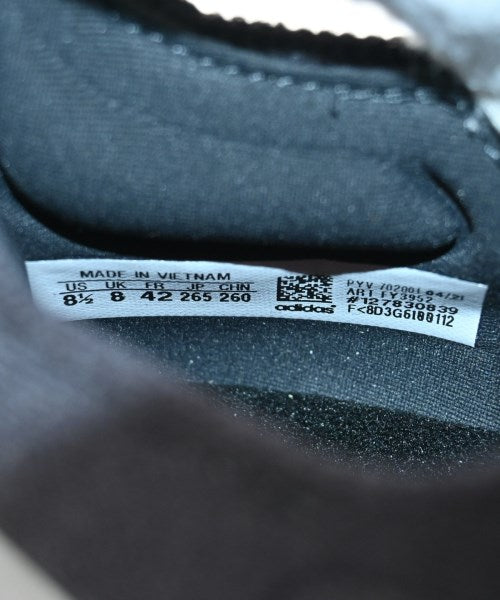 adidas 運動鞋