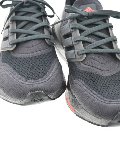 adidas 運動鞋