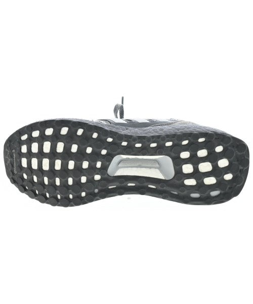 adidas 運動鞋