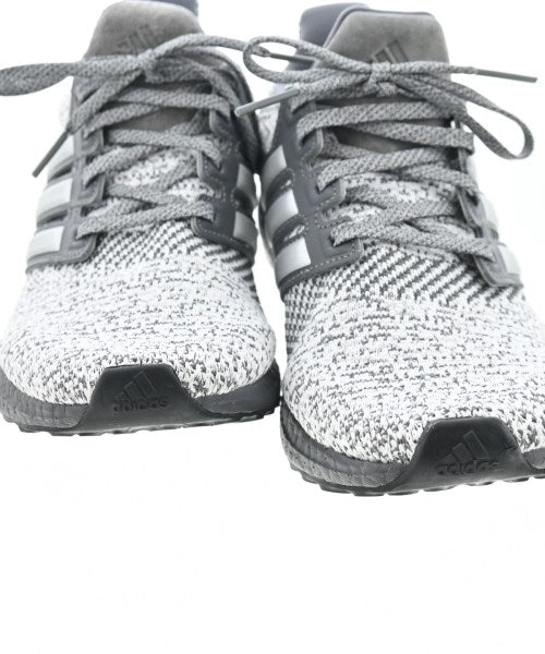 adidas 運動鞋