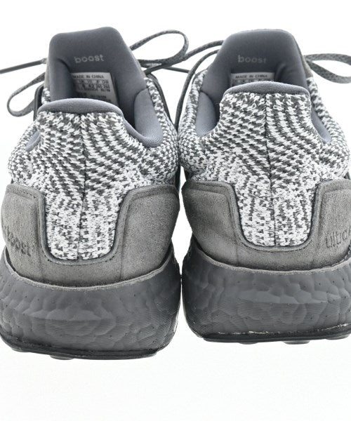 adidas 運動鞋