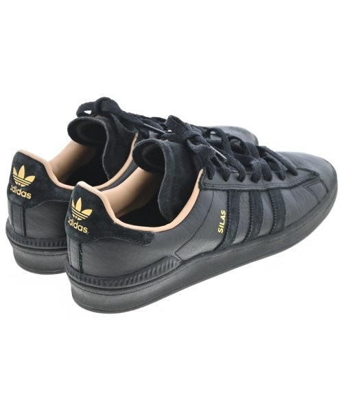 adidas 運動鞋