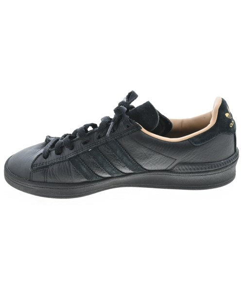 adidas 運動鞋