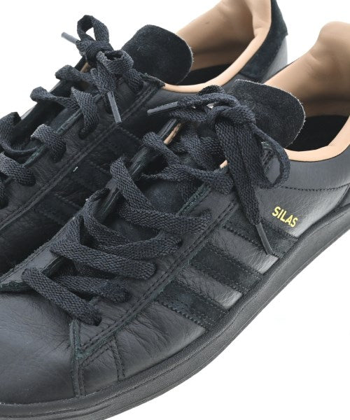 adidas 運動鞋