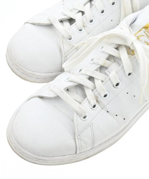 adidas 運動鞋