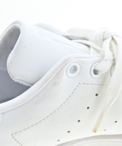 adidas 運動鞋