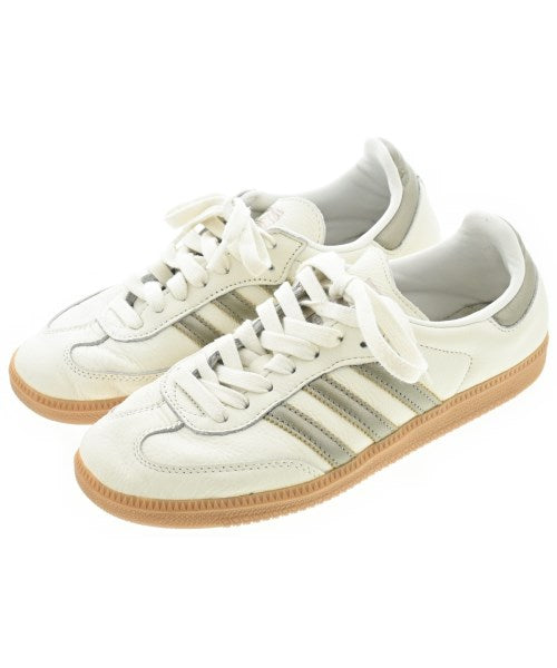 adidas 運動鞋