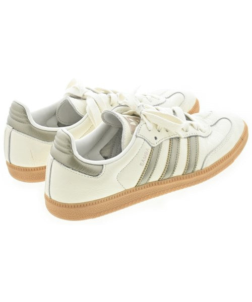 adidas 運動鞋