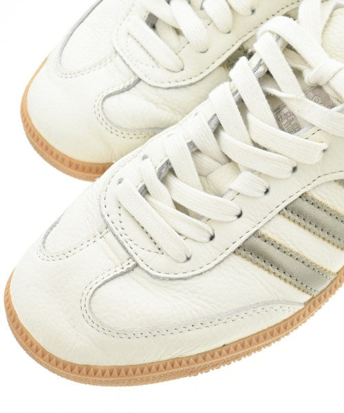adidas 運動鞋