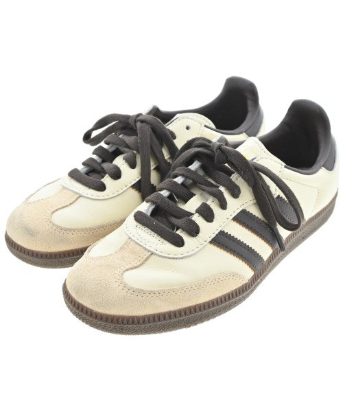 adidas 運動鞋