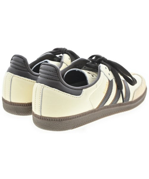 adidas 運動鞋