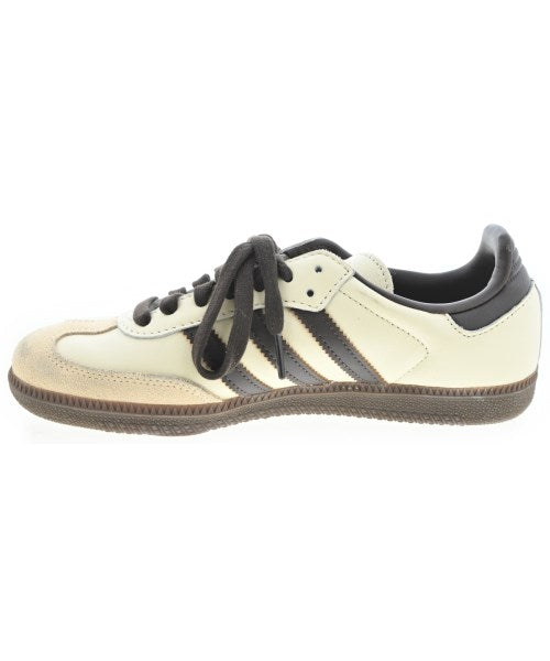 adidas 運動鞋