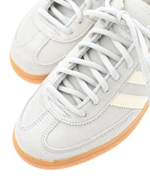 adidas 運動鞋