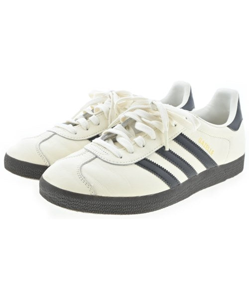 adidas 運動鞋
