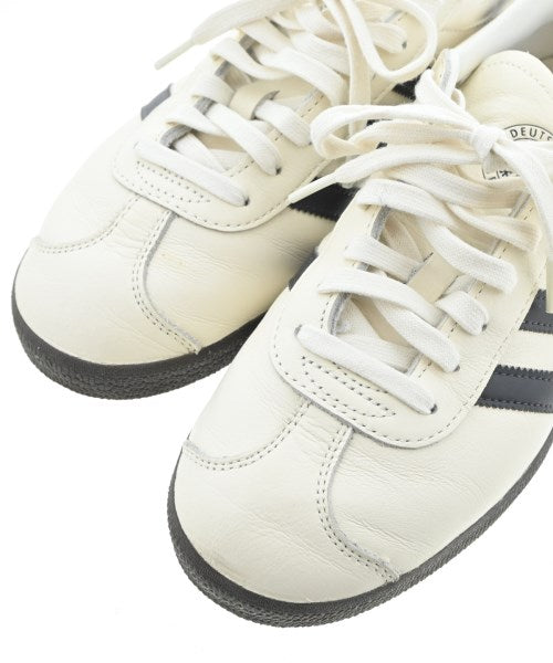 adidas 運動鞋