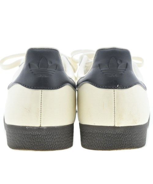 adidas 運動鞋