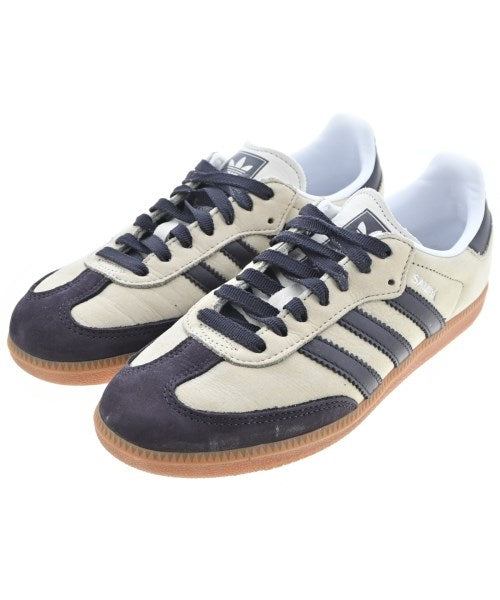 adidas 運動鞋