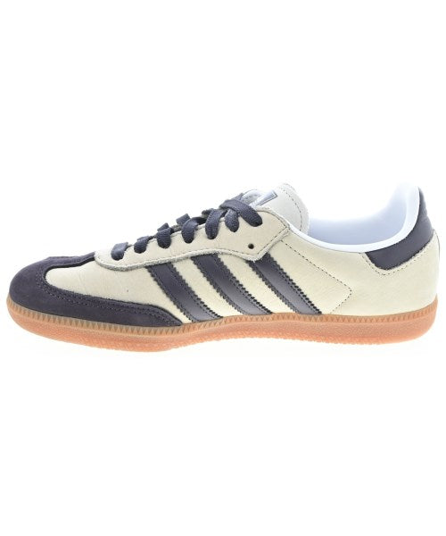 adidas 運動鞋