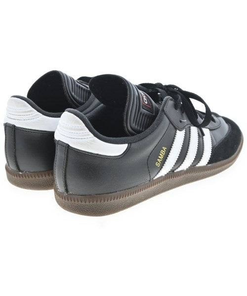 adidas 運動鞋