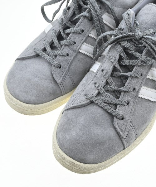 adidas 運動鞋