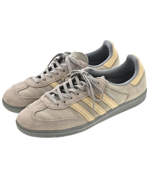 adidas 運動鞋