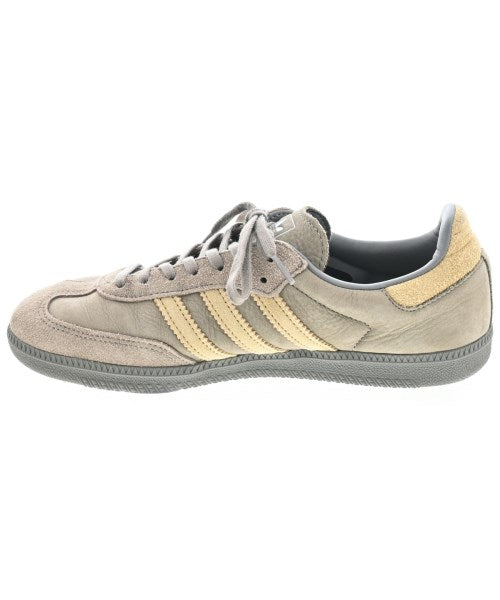 adidas 運動鞋