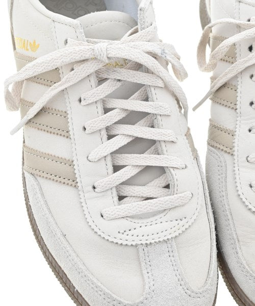 adidas 運動鞋
