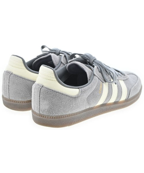 adidas 運動鞋