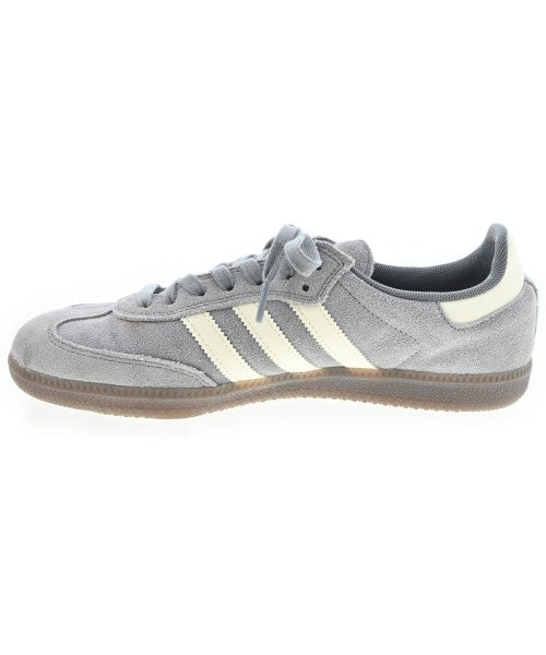 adidas 運動鞋