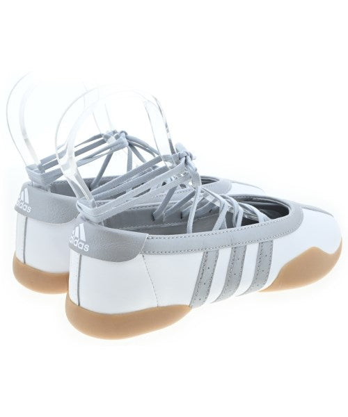 adidas 運動鞋