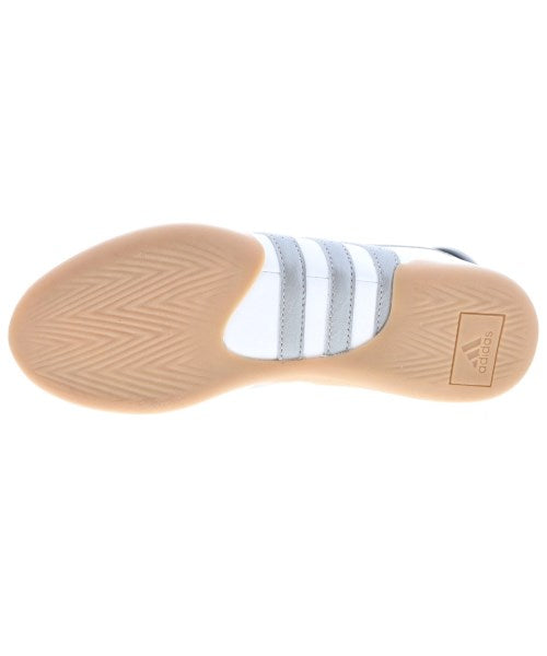 adidas 運動鞋