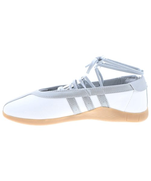 adidas 運動鞋