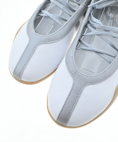 adidas 運動鞋