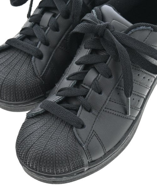 adidas 運動鞋