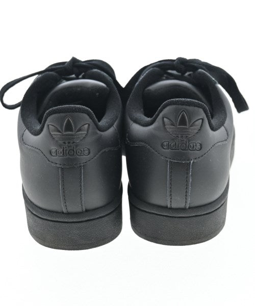 adidas 運動鞋
